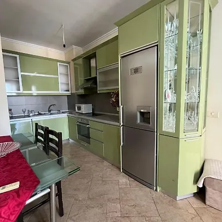 Buneci * Τίρανα